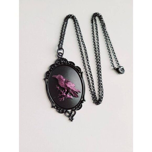 Xmas Purple Iridescent Raven Crow Gothic Rockabilly Cameo Black Necklace Pendant - Picture 2 of 6